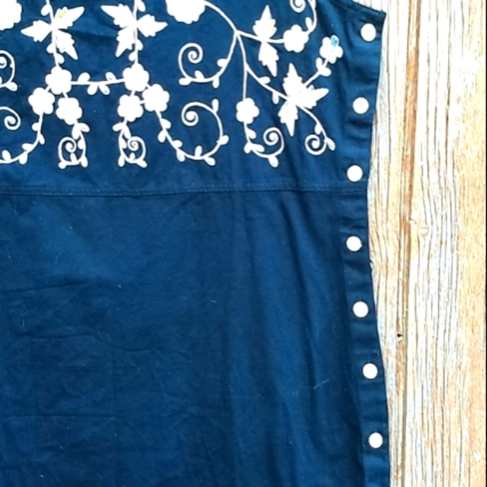 18W Plus Class black embroidered tunic, buttons. - Picture 4 of 12
